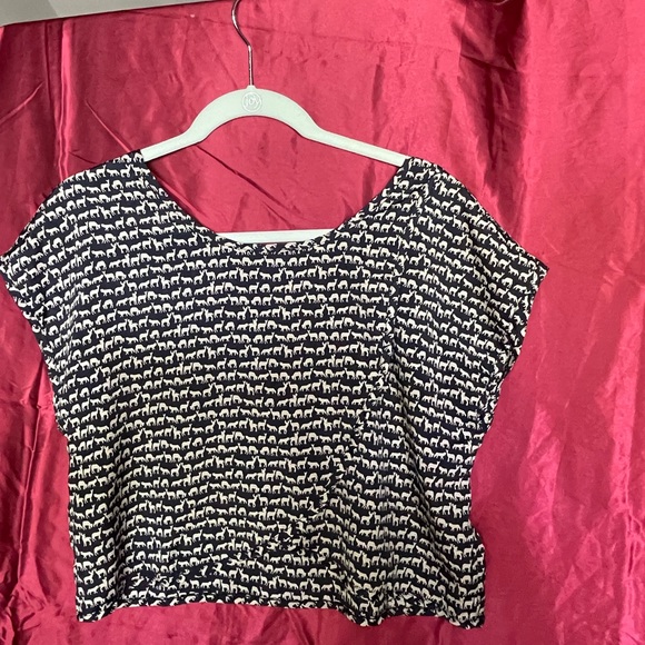 forest animals crop top with tulip back - Picture 3 of 9